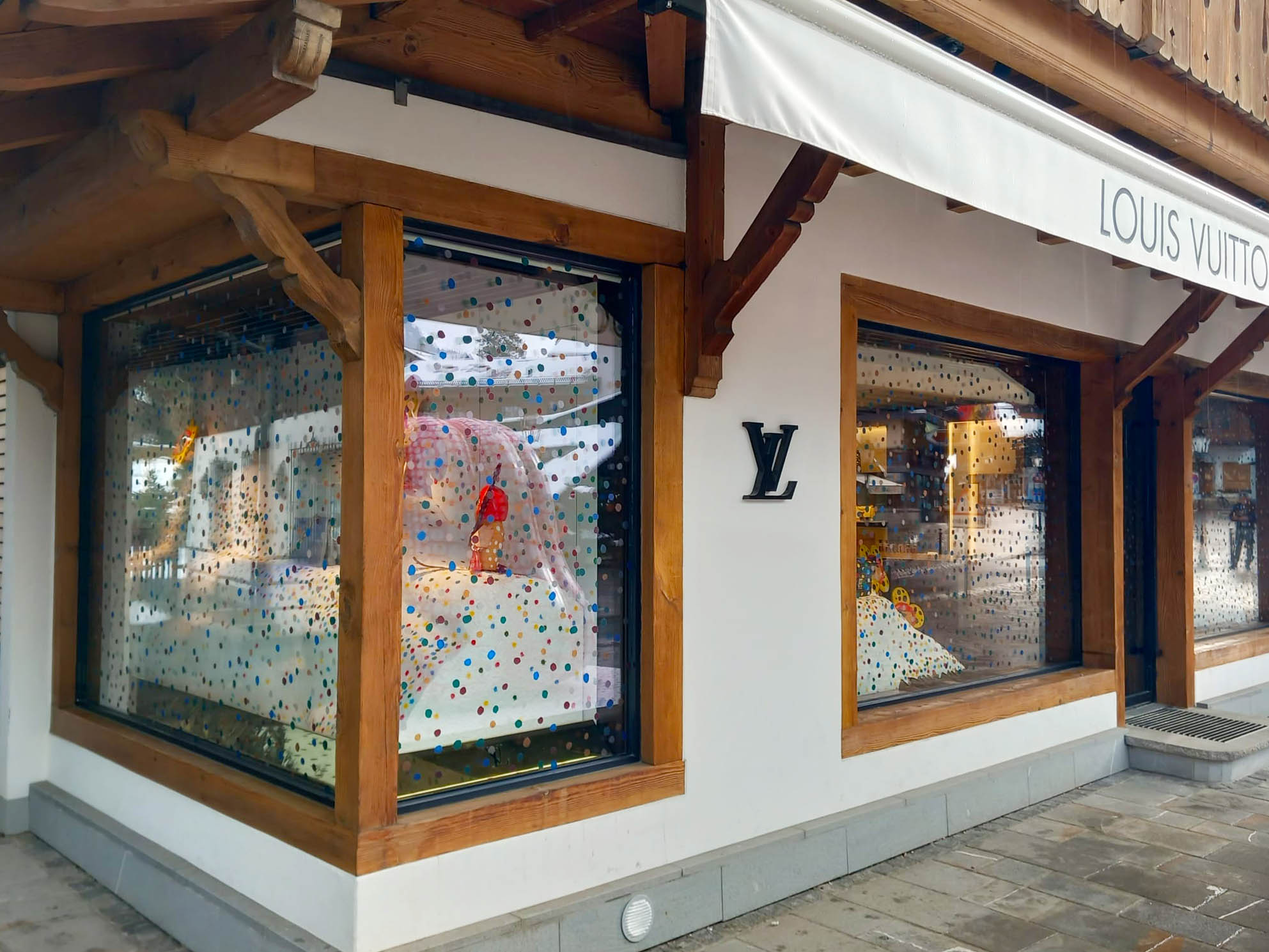 PARDGROUP , Louis Vuitton Window Display, Bern, January 2023