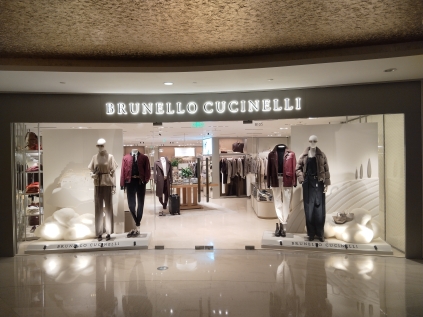 Brunello Cucinelli shop windows Christmas