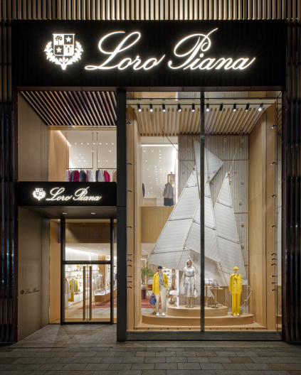 Loro Piana – Window Display